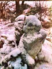 Orava-lumi-patsas-alkutalvi