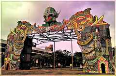 Giant-Sculpture-Taiwan-Taipei-PsymBatik